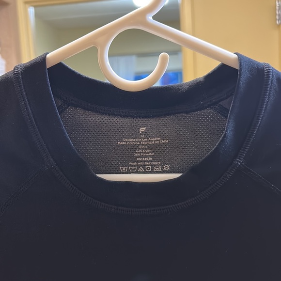 Black Fabletics athletic shirt. Size M. Was too small, barely worn. - Picture 3 of 4